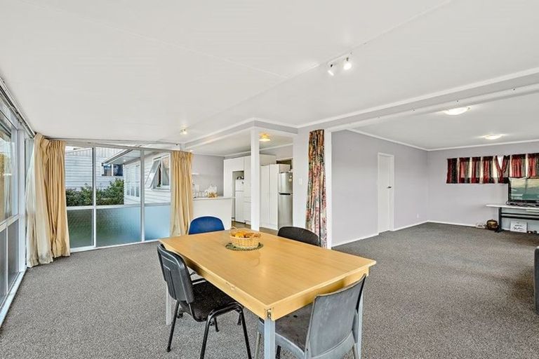 Photo of property in 73 Waimumu Road, Massey, Auckland, 0614