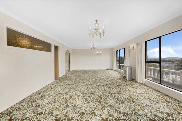 Photo of property in 44 Bradbury Road, Botany Downs, Auckland, 2010