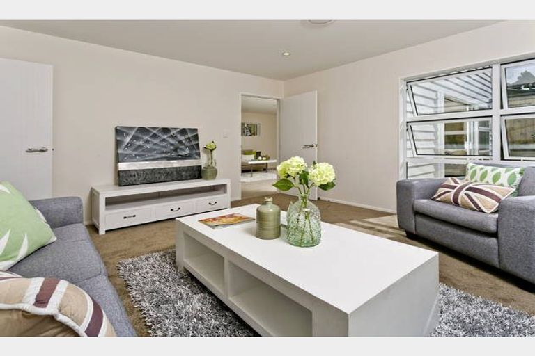 Photo of property in 8a Rosalind Road, Glenfield, Auckland, 0629