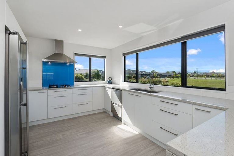 Photo of property in 19 Tangy Loch Lane, Broomfield, Christchurch, 8042