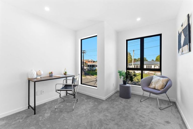 Photo of property in 8b Rowan Terrace, Te Atatu South, Auckland, 0610