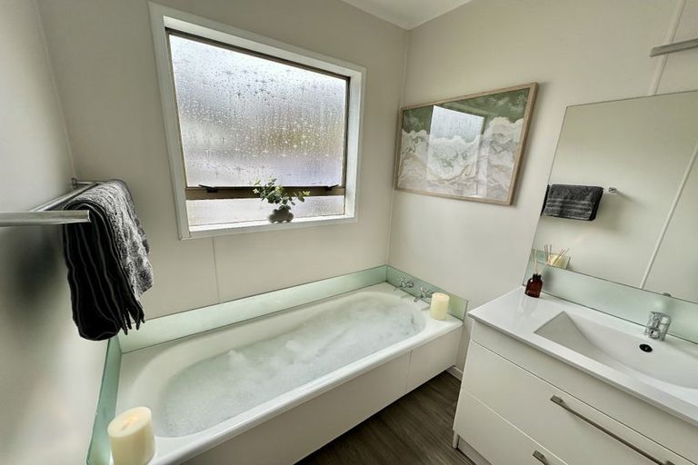 Photo of property in 48 Fyvie Avenue, Tawa, Wellington, 5028