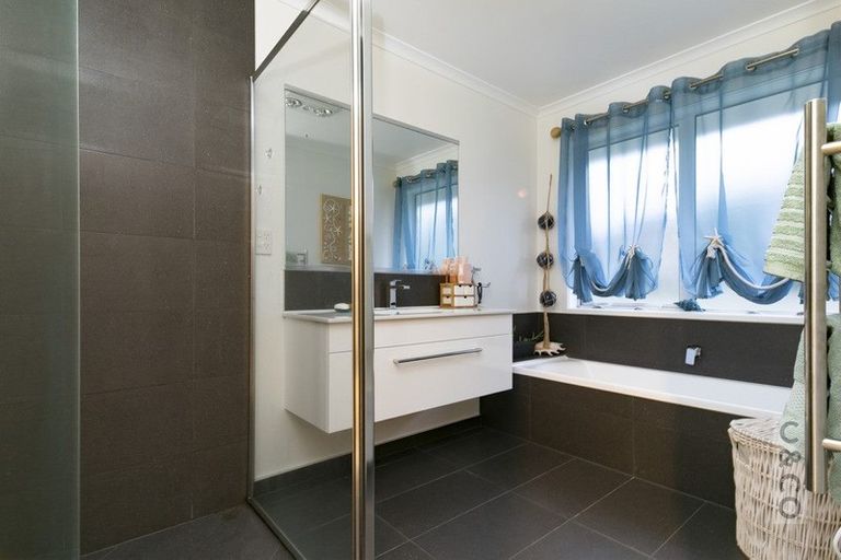 Photo of property in 5 Walnut Road, Riverhead, 0820