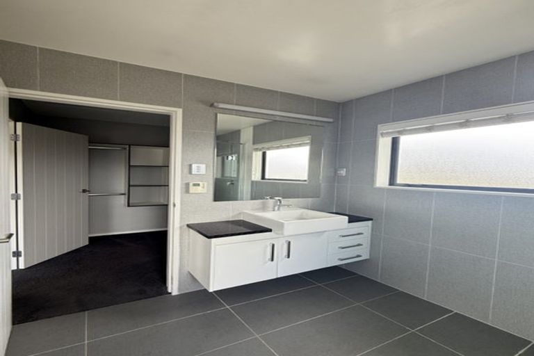 Photo of property in 29 Huntington Park Drive, Greenhithe, Auckland, 0632