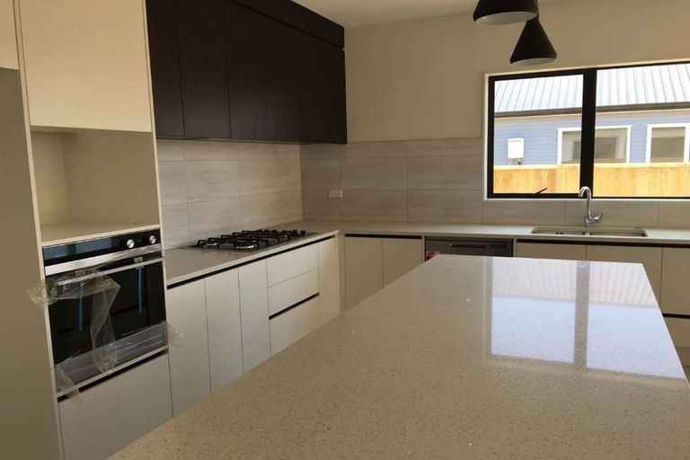 Photo of property in 6 Twin Parks Rise, Papakura, 2110