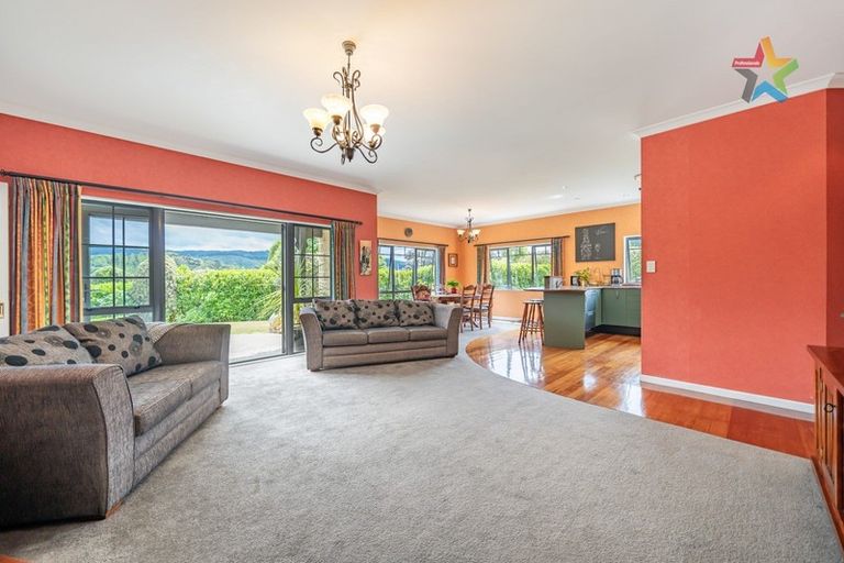 Photo of property in 6a Marua Palm Grove, Timberlea, Upper Hutt, 5018