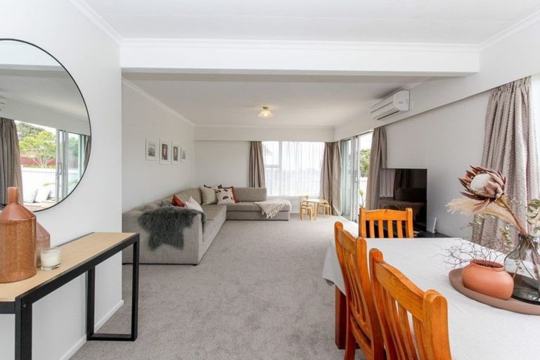 Photo of property in 30 Nevada Drive, Merrilands, New Plymouth, 4312