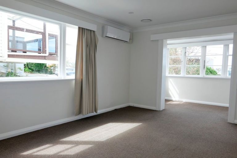 Photo of property in 9 Upper Lewisville Terrace, Thorndon, Wellington, 6011