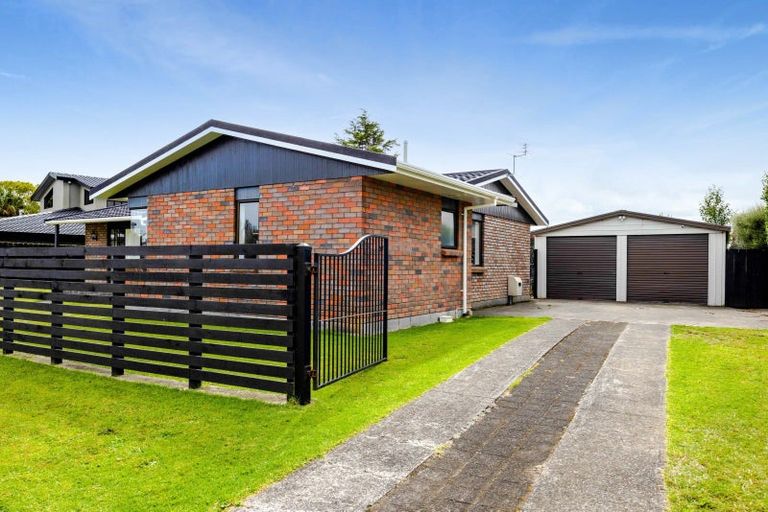 Photo of property in 42 Heta Road, Highlands Park, New Plymouth, 4312