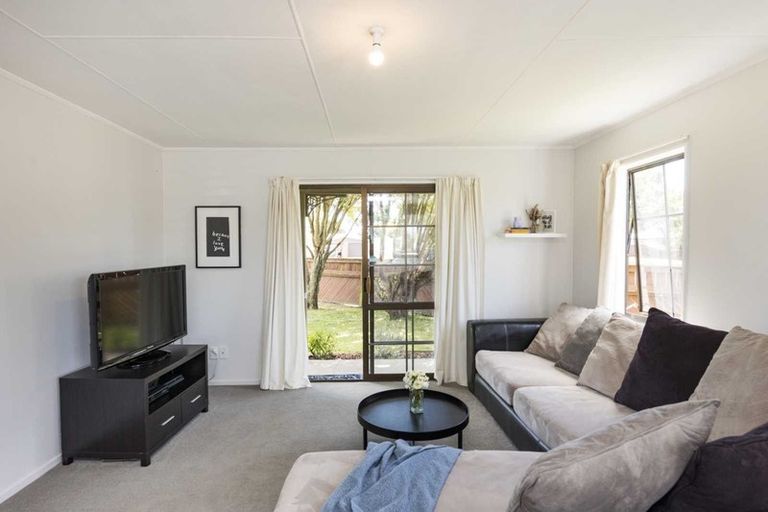 Photo of property in 2 Chatsworth Place, Highbury, Palmerston North, 4412