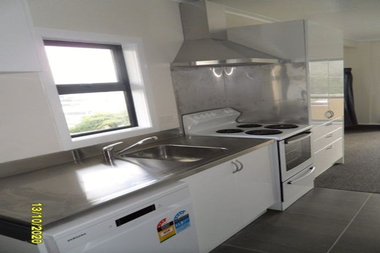 Photo of property in 4 London Road, Korokoro, Lower Hutt, 5012