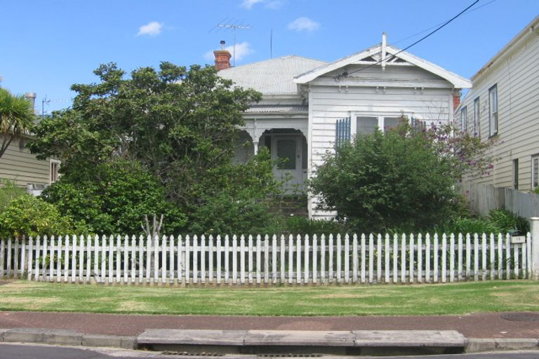 Photo of property in 19 Saint Leonards Road, Devonport, Auckland, 0624
