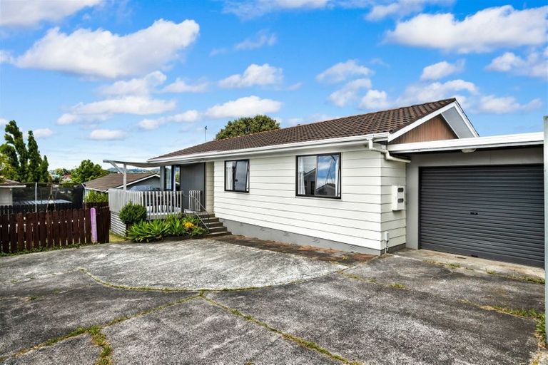 Photo of property in 2/8 Dalmatia Place, Henderson, Auckland, 0612