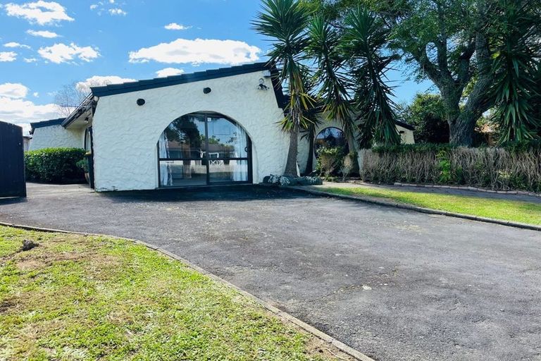 Photo of property in 11 Walter Strevens Drive, Conifer Grove, Takanini, 2112