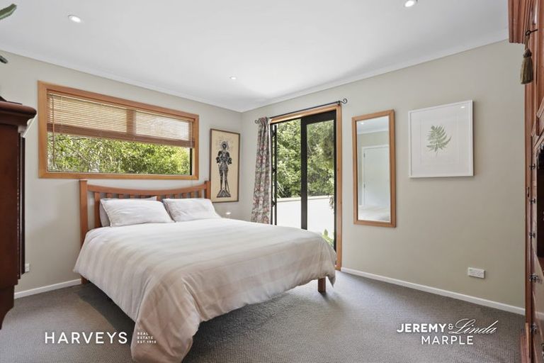 Photo of property in 17 West Lynn Road, Titirangi, Auckland, 0604