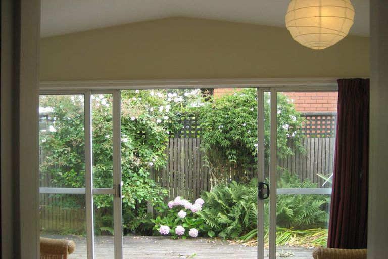 Photo of property in 2/166 Main Road, Redcliffs, Christchurch, 8081