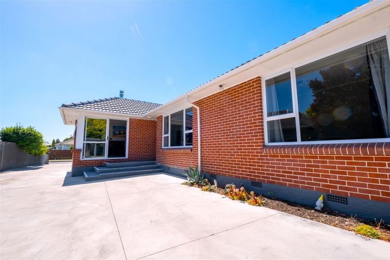 Photo of property in 32 Dunstan Crescent, Hornby, Christchurch, 8042