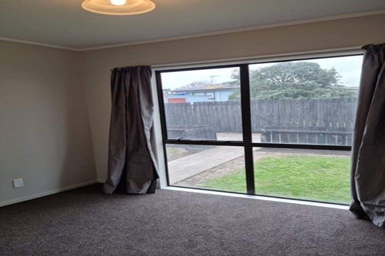 Photo of property in 1/11 Blackgate Place, Weymouth, Auckland, 2103