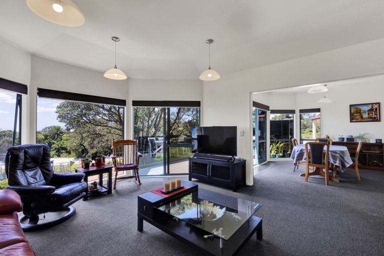 Photo of property in 5 Arden Place, Oakura, 4314