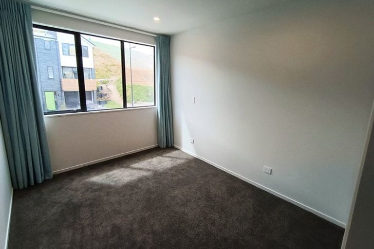Photo of property in 32 Holystone Road, Whitby, Porirua, 5024