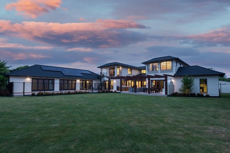 Photo of property in 12 Taunton Green, Papanui, Christchurch, 8052