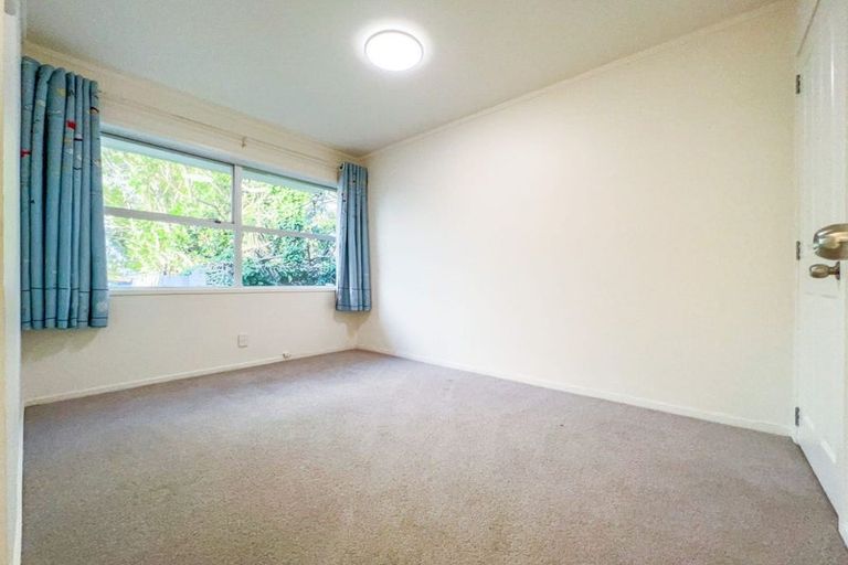 Photo of property in 1/3 Mannering Place, Hillcrest, Auckland, 0627