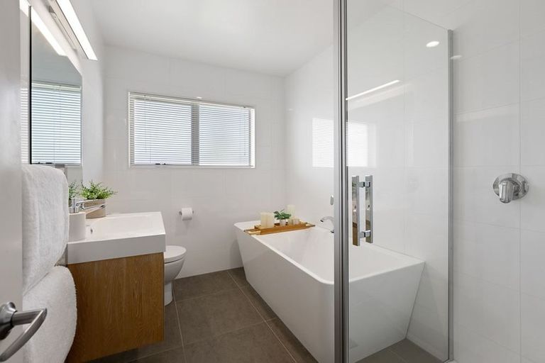 Photo of property in 51 Lakeside Drive, Orewa, 0931