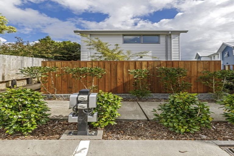 Photo of property in 9/22 Denver Avenue, Sunnyvale, Auckland, 0612