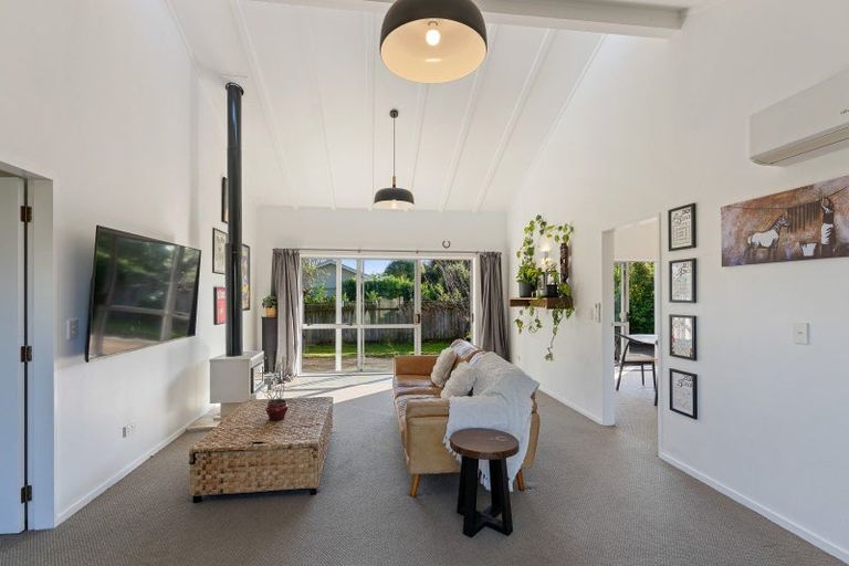 Photo of property in 285 Te Moana Road, Waikanae, 5036