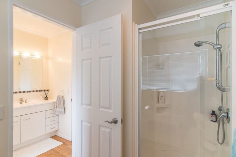 Photo of property in 10 Barrett Drive, Waikanae Beach, Waikanae, 5036