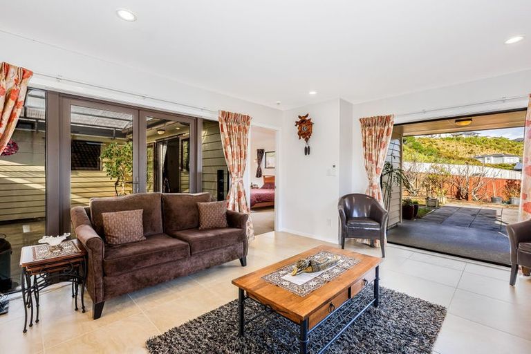 Photo of property in 16 Frances Brown Avenue, Aotea, Porirua, 5024