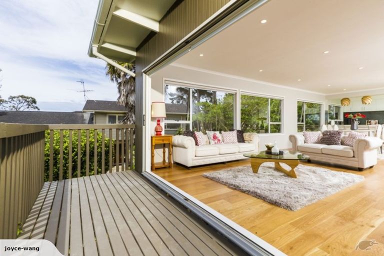 Photo of property in 271 East Coast Road, Mairangi Bay, Auckland, 0630