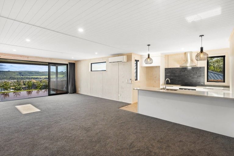 Photo of property in 11 Blackhawk Close, Kinloch, 3377