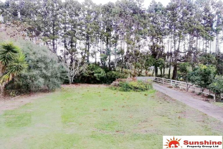 Photo of property in 244 Boord Crescent, Kumeu, 0891