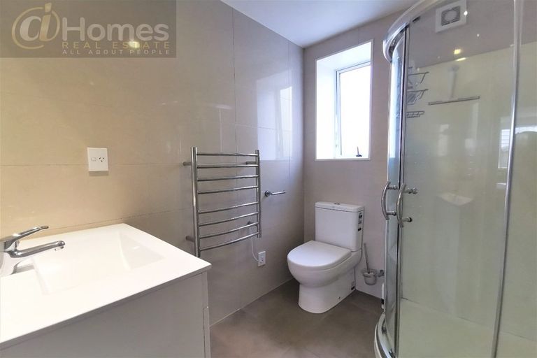 Photo of property in 92 Kaipatiki Road, Glenfield, Auckland, 0629