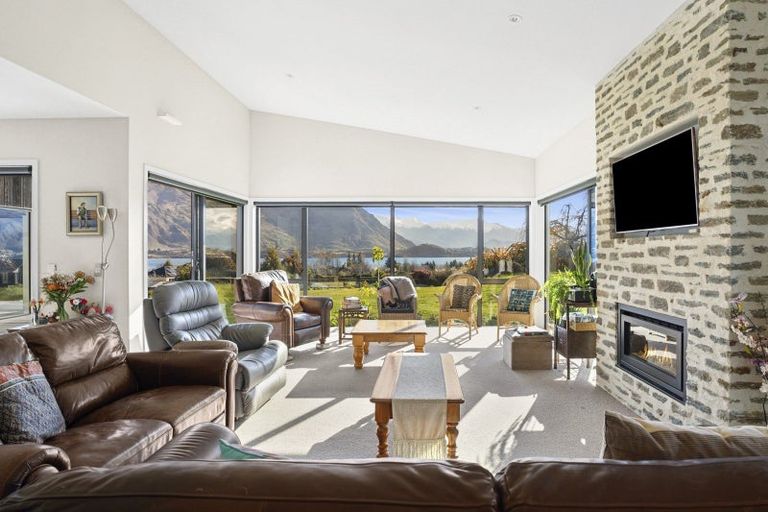 Photo of property in 21 Valley Crescent, Wanaka, 9305