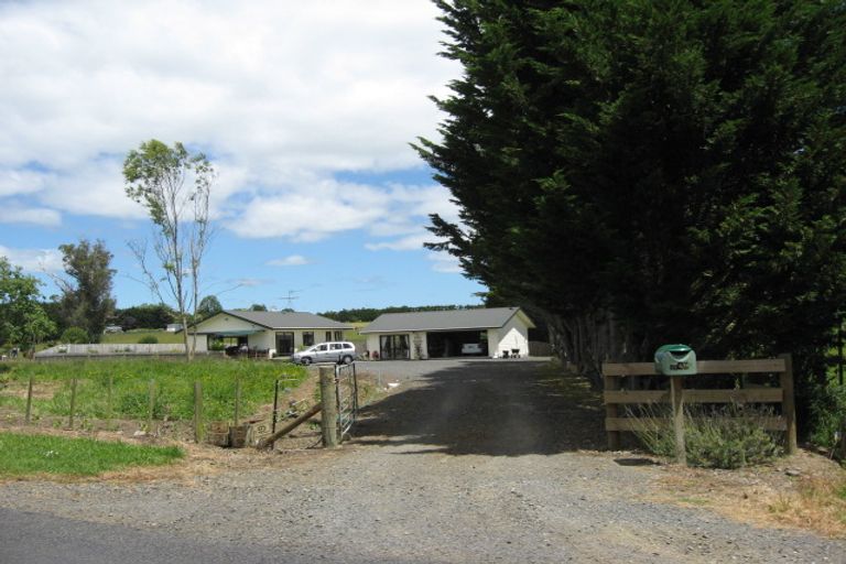 Photo of property in 319 Waihoehoe Road, Drury, 2577