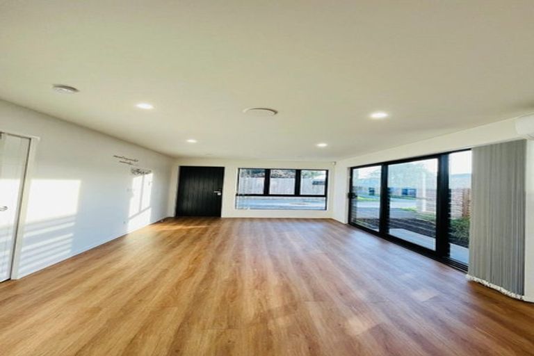 Photo of property in 10a Benton Place, Manurewa, Auckland, 2102