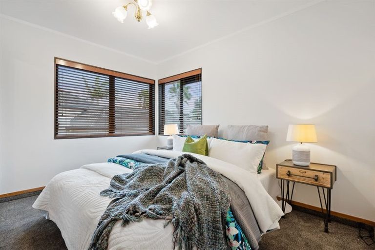 Photo of property in 37 Santa Monica Place, Goodwood Heights, Auckland, 2105