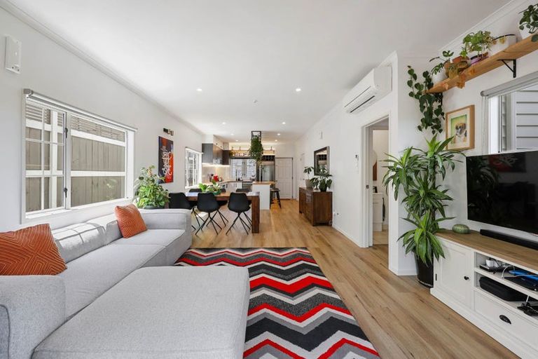 Photo of property in 16 Mulvaney Crescent, Henderson, Auckland, 0612