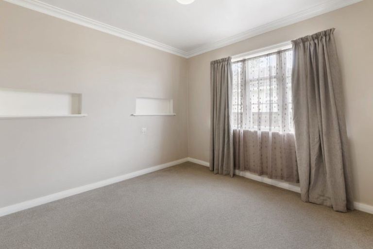 Photo of property in 73 Queenwood Road, Levin, 5510