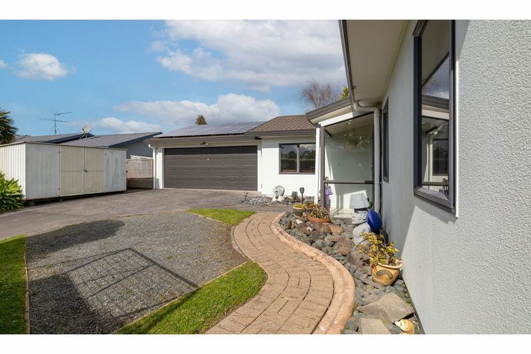 Photo of property in 48 Zefiro Drive, Massey, Auckland, 0614