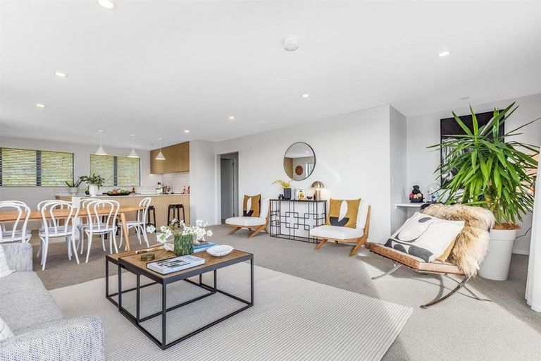 Photo of property in 33 Oakum Road, Whitby, Porirua, 5024