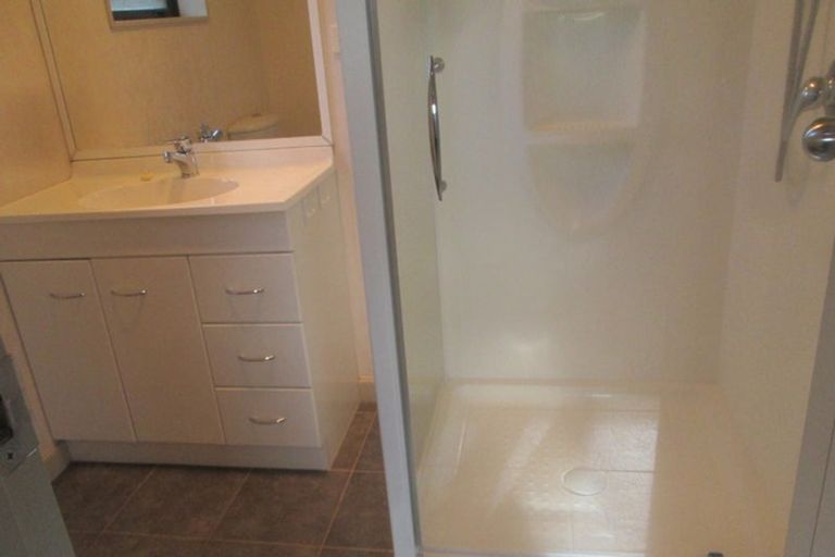 Photo of property in 16b Abergeldie Way, Cambridge, 3434