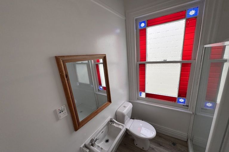 Photo of property in 2a Russell Terrace, Newtown, Wellington, 6021