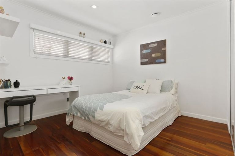 Photo of property in 26 Peter Terrace, Castor Bay, Auckland, 0620