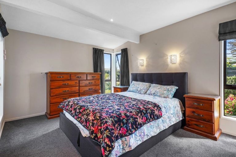 Photo of property in 6 Grove Place, Rangiora, 7400