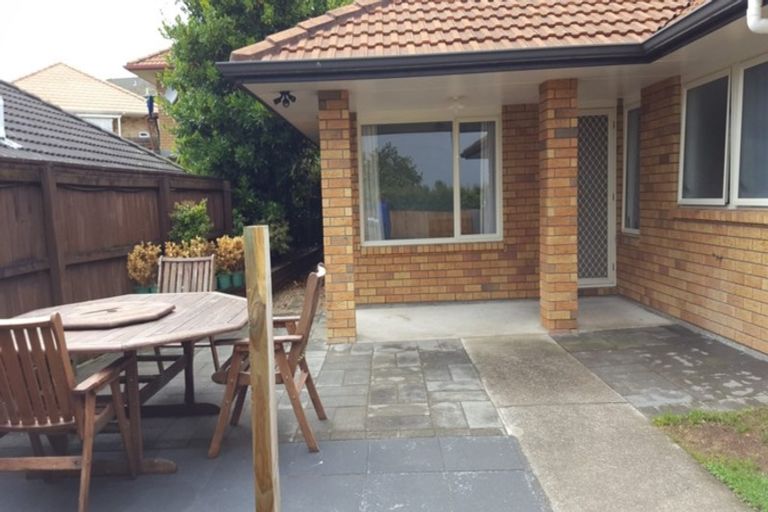 Photo of property in 11 Earnslaw Crescent, Clover Park, Auckland, 2019