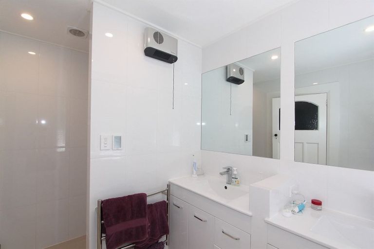 Photo of property in 27 Owles Terrace, New Brighton, Christchurch, 8061