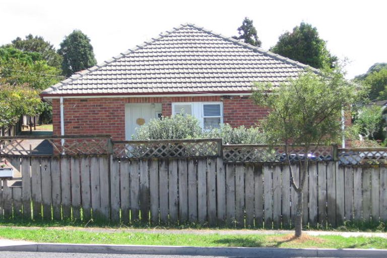 Photo of property in 1/49 Hutchinson Avenue, New Lynn, Auckland, 0600